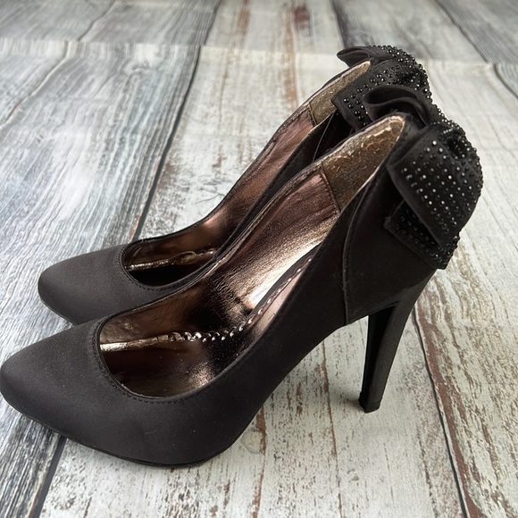 RAMPAGE BOW HEEL Black Satin Women’s Size 6 - Picture 3 of 8